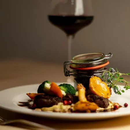 Goldener Adler Otel 4*