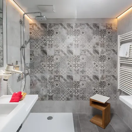 Goldener Adler - Im Sommer Silvretta Card Premium Inkludiert Hotel 4*