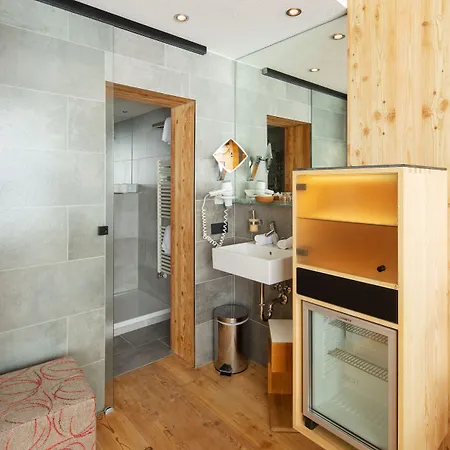 Otel Goldener Adler 4*