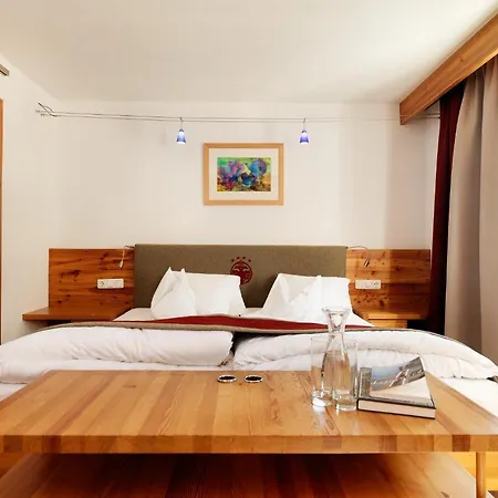 Goldener Adler - Im Sommer Silvretta Card Premium Inkludiert Hotel 4*